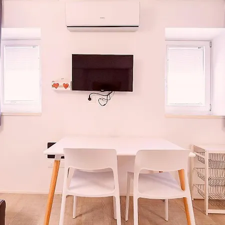 Apartmentsarena - Zini Apartment *